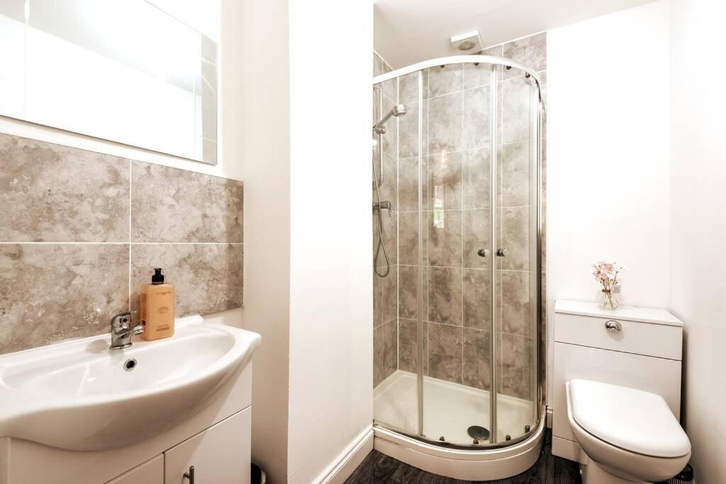Liverpool City Centre - Fabulous 3 En-Suite Bedrooms - Sleeps 10 People Экстерьер фото